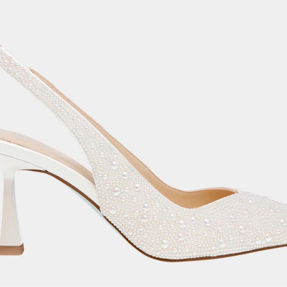 Betsey Johnson Clark Slingback Heels Ivory - Picture 2 of 3